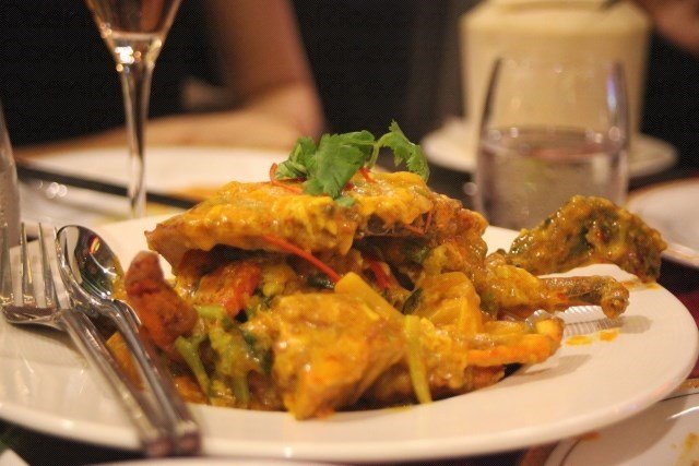 stir-fried crab in yellow curry