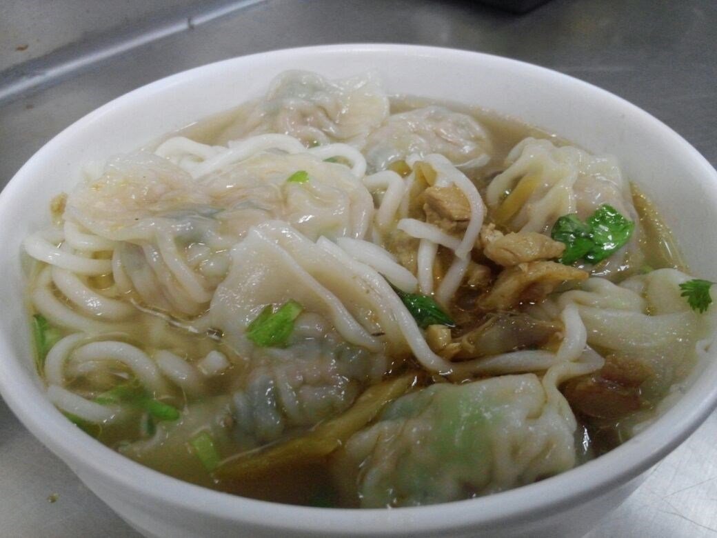 芹菜水饺面 ($33, 8只饺 上海面):芹菜水饺及锅贴馅料是一样, 不过