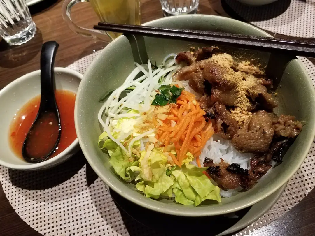 餐厅 香港 九龙塘 安南 食评 时间尚早,我负责揾位,今日喺附近做