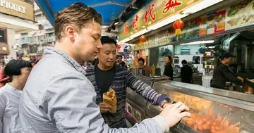 Jamie Oliver扫街拮鱼蛋　最爱猪红粥