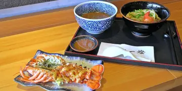 尖咀人气过江龙拉面店    季节限定香浓龙虾沾面配海胆汁（有片）