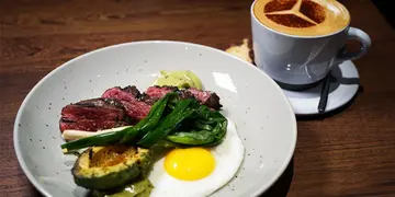 望住Benz靓车食饭 中环全新概念店食足早午餐