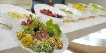 观塘楼上新开café  $88任食有营自助沙律吧（有片）