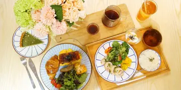 悠閒嘆鰻魚全日早餐+精品咖啡 觀塘工廈新開花藝Cafe