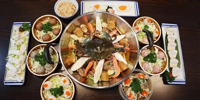 花甲蟹泰式海鮮鍋+火焰雞煲  九龍城七十年代舊香港風味火鍋館(有片)