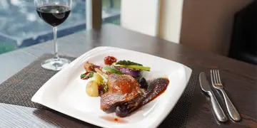 亲民价食高质西餐！黄金海岸4000呎无敌海景餐厅　$62杯澳洲红酒(有片)