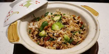 湾仔新开大排档风味镬气小炒！必试金牌煲仔饭、拔丝咕噜肉、避风塘炒肉蟹(有片)