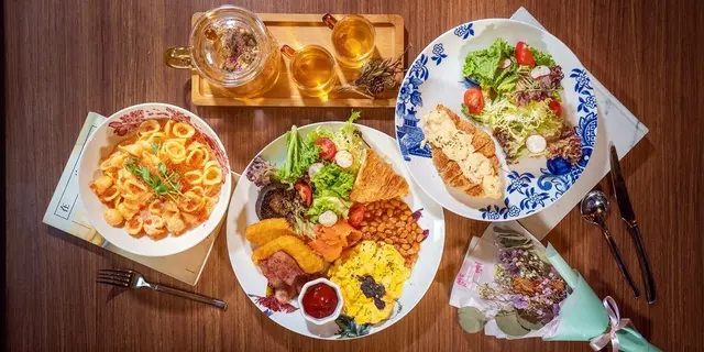 旺角新開花藝Cafe  豐富全日早餐+明太子貓耳朵+特調有機花茶（有片）