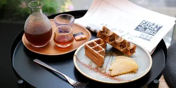 夏雪班底中环新开Cafe + Workshop  必试竹蔗茅啡/即制窝夫/纯素甜点
