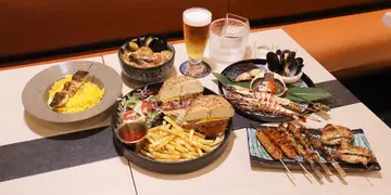 天后新开朝啡晚酒主题Cafe 必食三重芝士和牛汉堡+自制免治鸡肉棒
