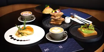 中环新两层高和洋系咖啡酒吧  酒粕Latte+油封鸡腿有惊喜（有片）