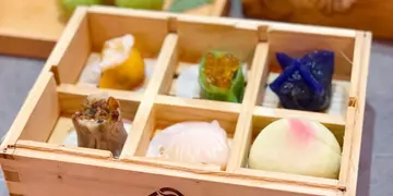 4大创意新派点心店！龙虾汁墨鱼烧卖、 金沙脆皮肠粉