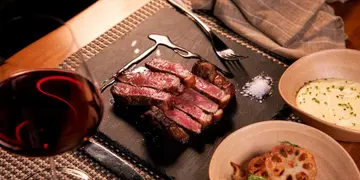 肉味香濃！自家熟成牛扒/牛脷/白鴿  灣仔新開新派法國菜