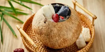 【識食攻略】米芝蓮推介 椰子燉湯每日新鮮燉製