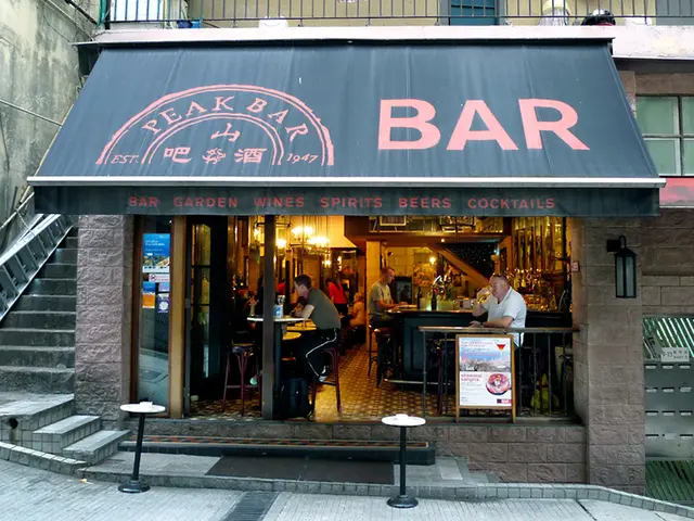 Peak Cafe Bar International Seafood Bar in Central Hong Kong