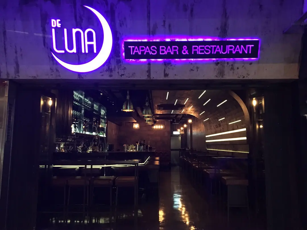 De Luna Tapas Bar & Restaurant