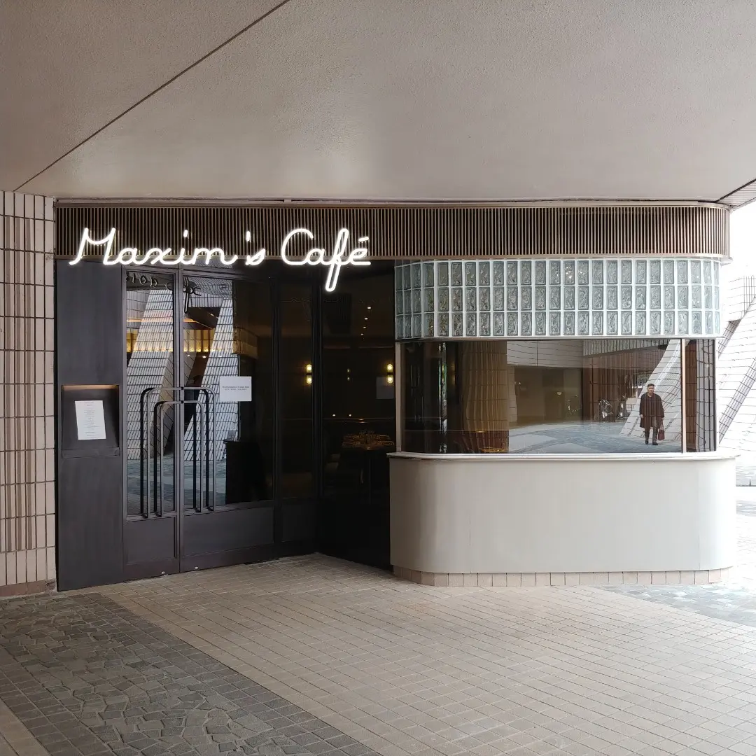 Maxim's Café