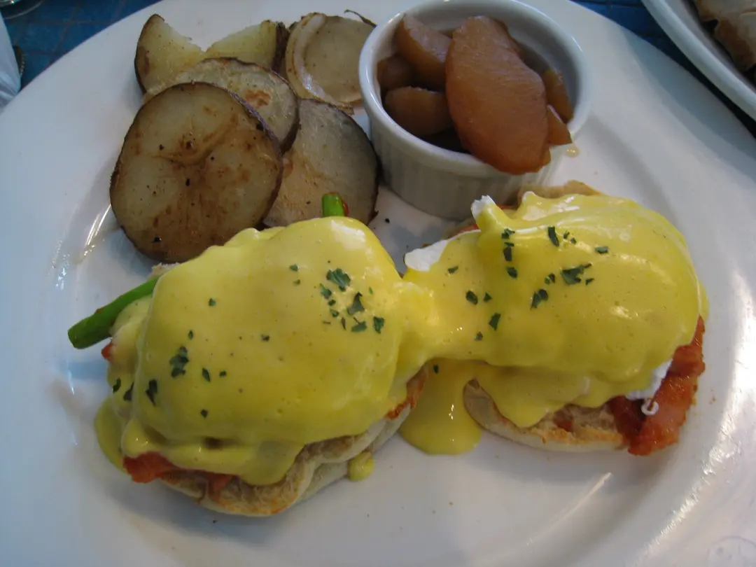 i ordered a eggs puerto rico with sliced apples