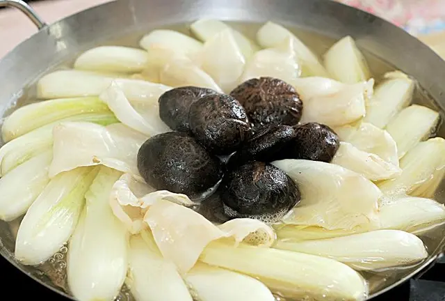 花膠北菇菜膽鍋