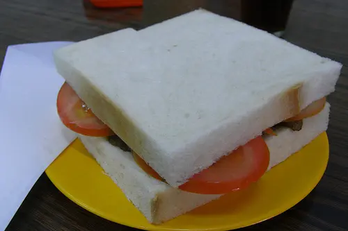 蕃茄鮮牛三文治