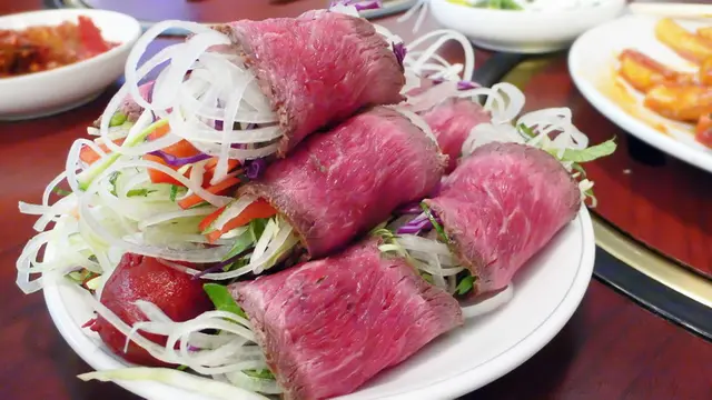 生簿切牛肉卷,165元