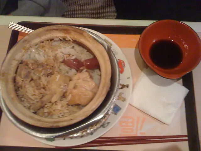 睹腸滑雞煲仔飯