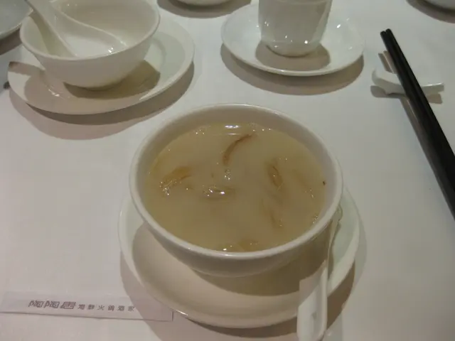 正 古法瓦煲雞燉翅