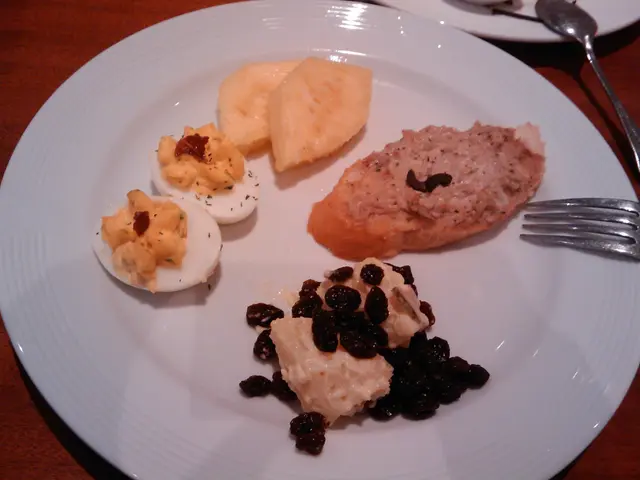 薯仔沙律,蛋沙律,吞拿魚法包...