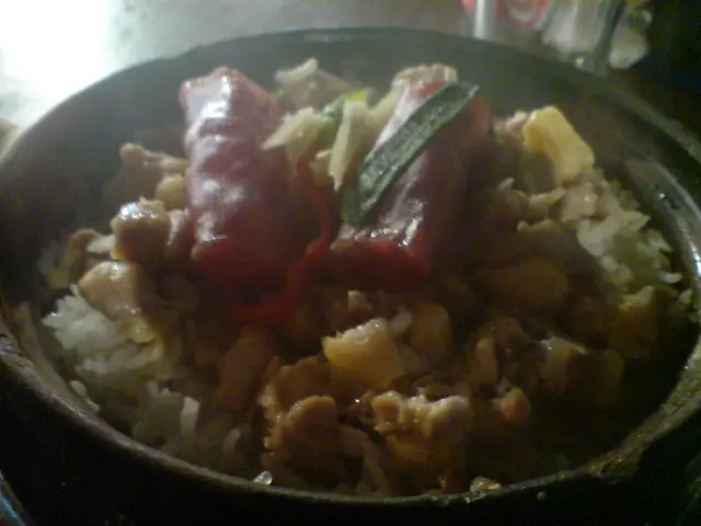 臘腸滑雞煲仔飯