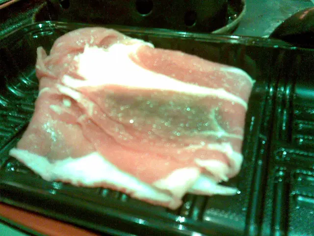 睇睇個牛肉上的黑位~