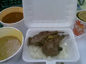 外賣咖喱羊扒飯奉送西湯及餐飲