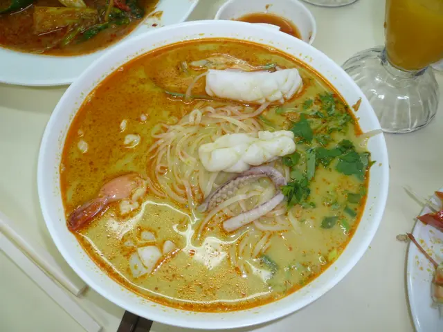 喇沙,Yummy之後仲點多份蒜蓉包黎點呢個湯同以上果2個食送