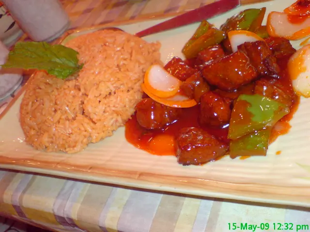 甜酸汁牛柳粒紅飯(唔係好記得名 應該係咁)
