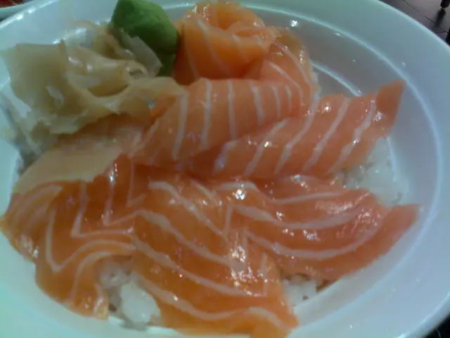 三文魚生飯定食