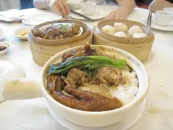 鳯爪排骨饭+金钱肚+六粒一笼的虾胶皇
