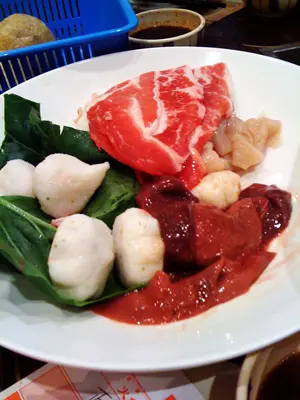 再翻叫既食物就出得好慢勒，不过果阵好多人.....