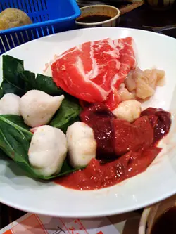 再翻叫既食物就出得好慢勒，不过果阵好多人.....