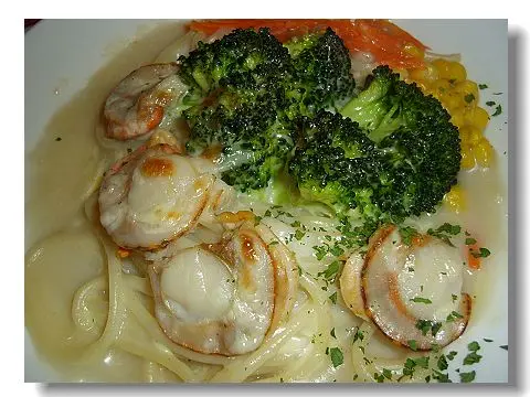 白汁焗芝士西蘭花帶子意粉