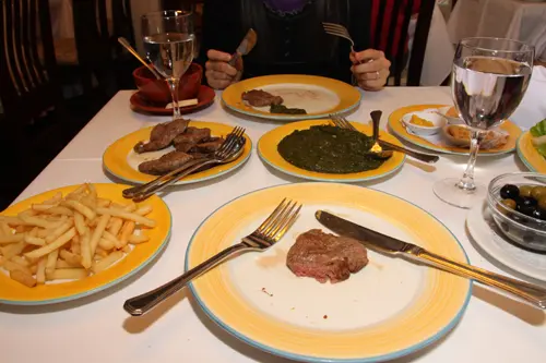 牛柳既醬汁和配菜