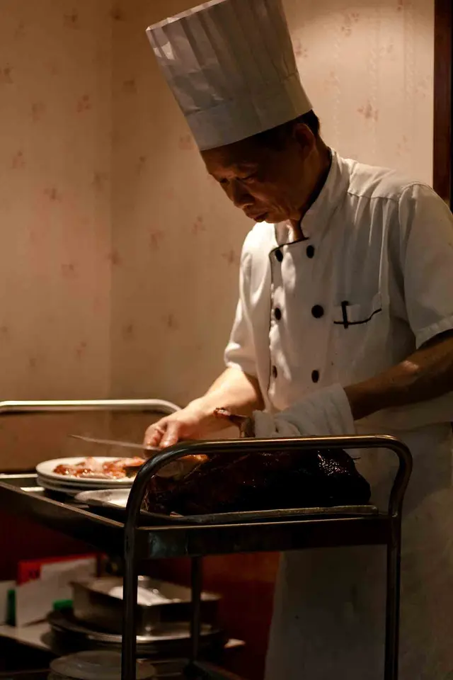 張相睇落去師父好似唔忙,實情佢片到叫救命,勁多人叫鴨!