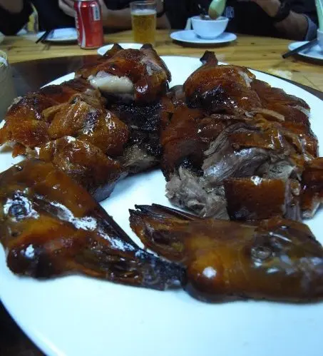 燒鵝全隻,個皮好脆一咬流油,好好味~