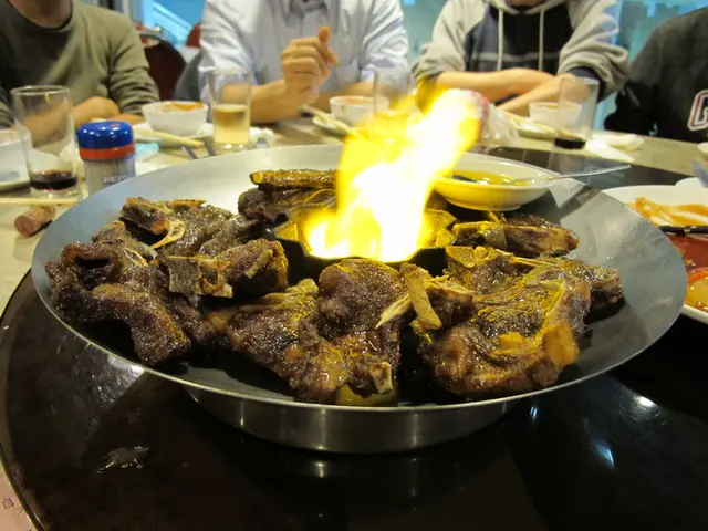 實羊架燒好才上檯，火焰只係綽頭.... 味道ok，但唔夠juicy囉.......