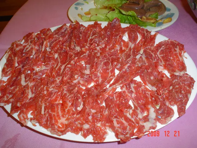 招牌手切(*牛脊肉)肥牛$128./碟(大), 牛肉味好濃, 好鮮甜又唔 un!