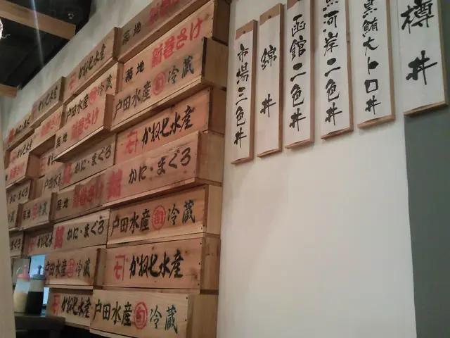 以漁市場一些水產木箱作裝飾