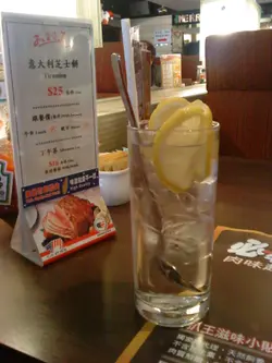多冰的凍檸水~