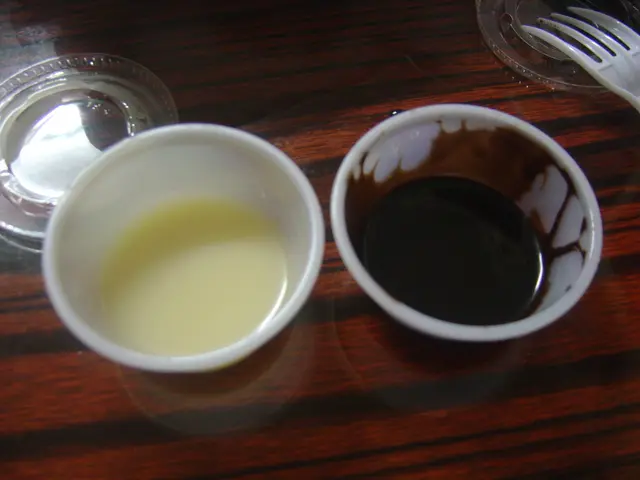 右:錬奶,左:朱古力漿