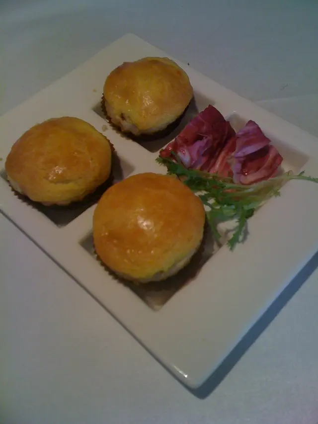 菠蘿鮑魚雞粒酥