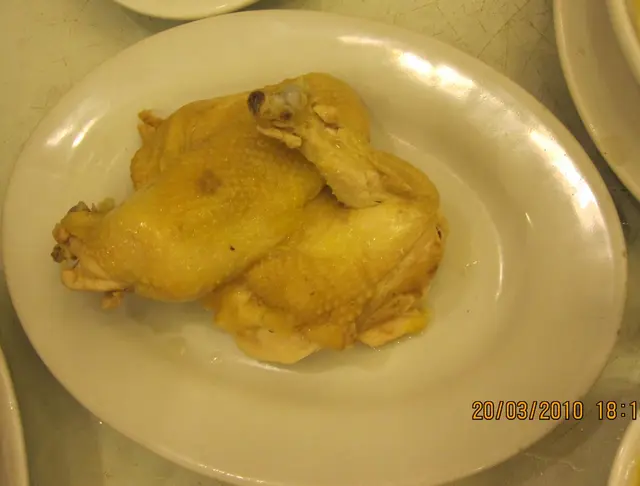 雞煲勾翅入面的半隻雞