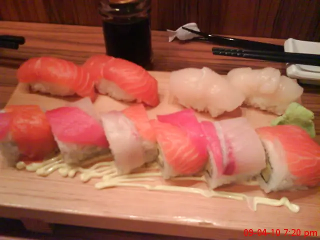 彩虹卷，三文魚，帆立貝