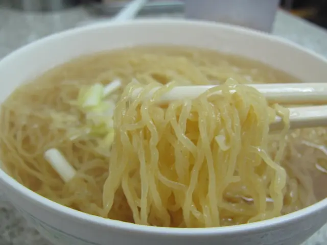 麵條沒有鹼水味，咬起來非常爽彈